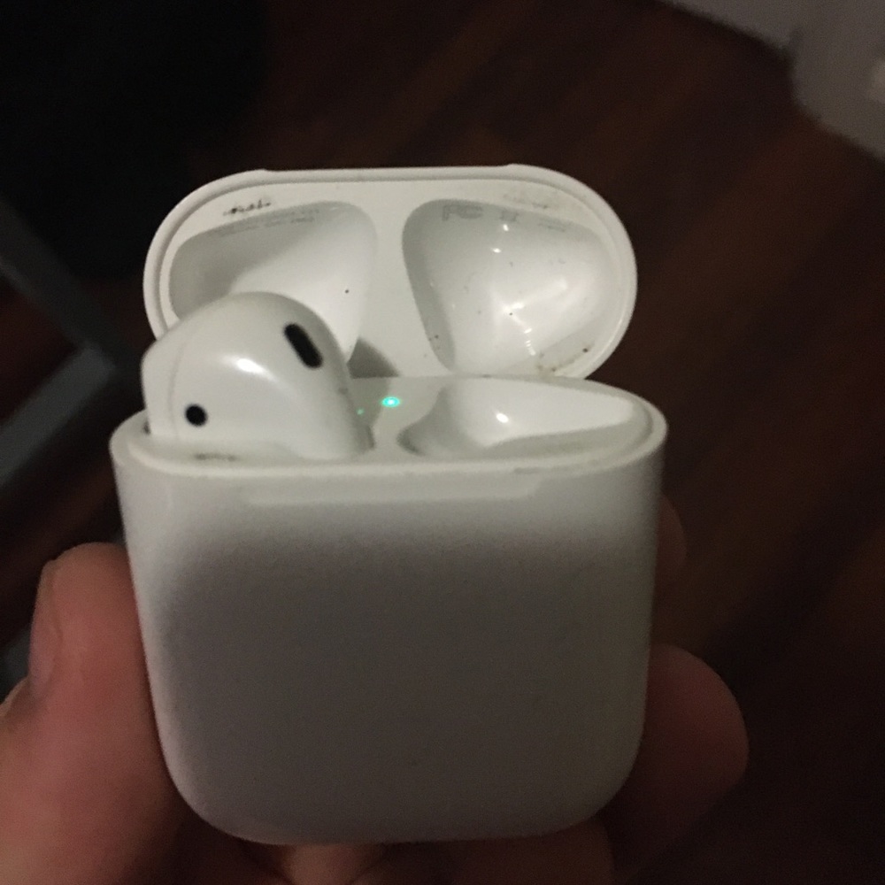 Single air pod with case